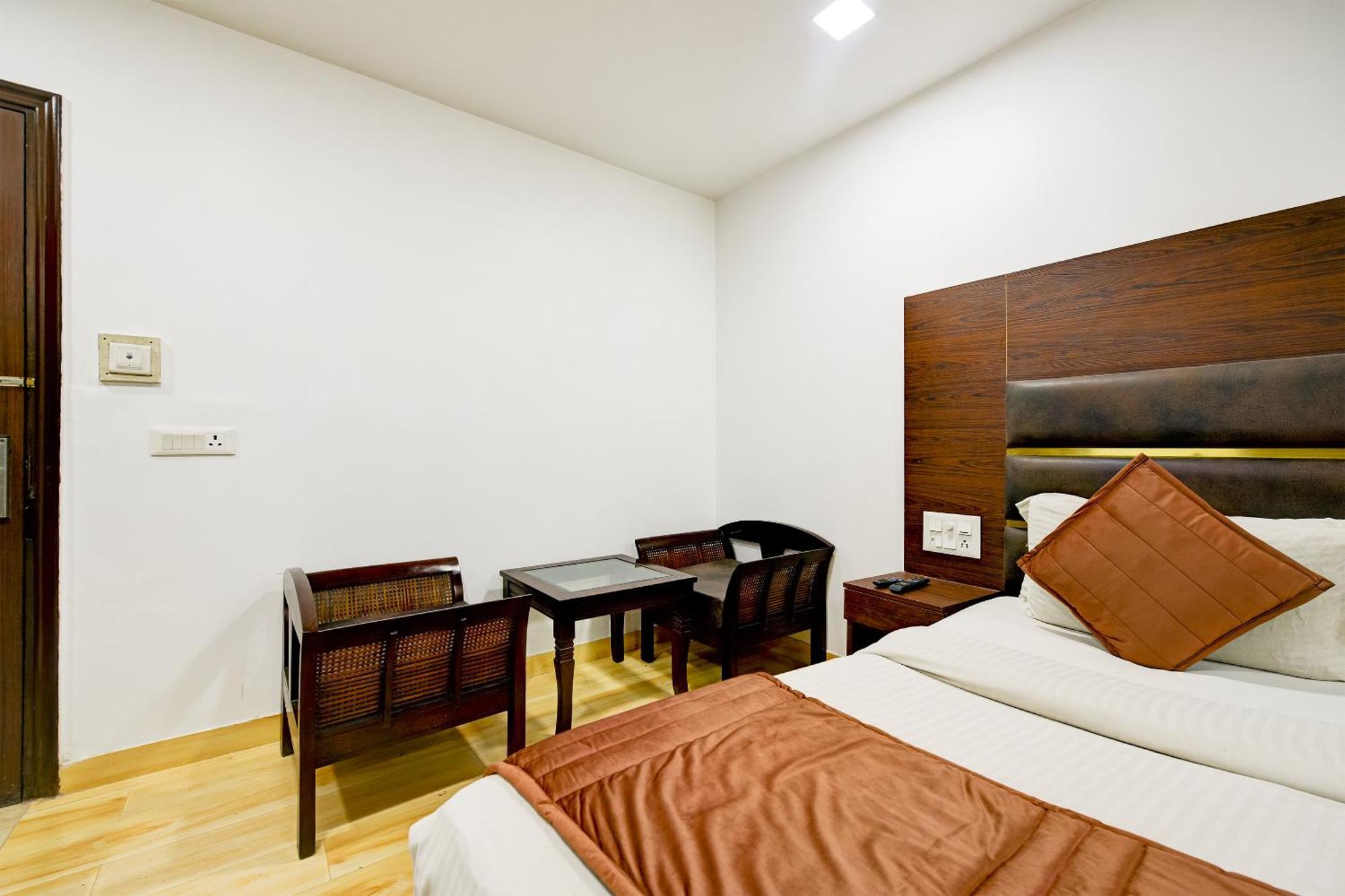 Staybook South Delhi New Delhi Exterior photo