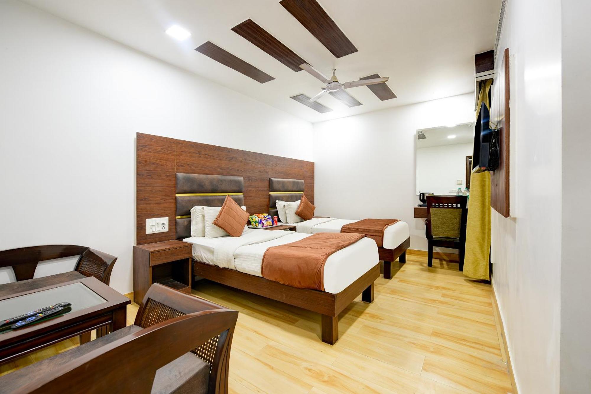 Staybook South Delhi New Delhi Exterior photo