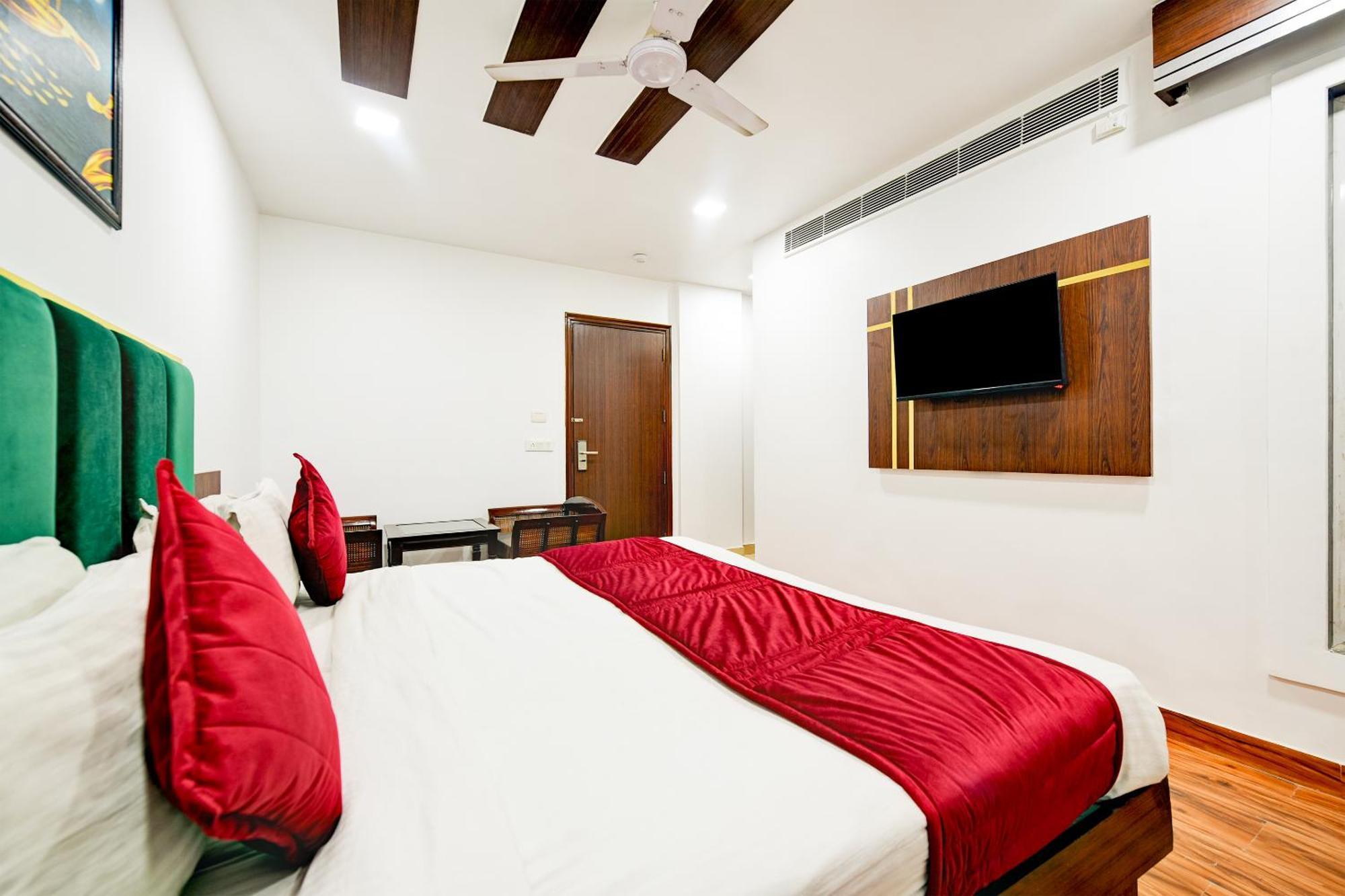 Staybook South Delhi New Delhi Exterior photo