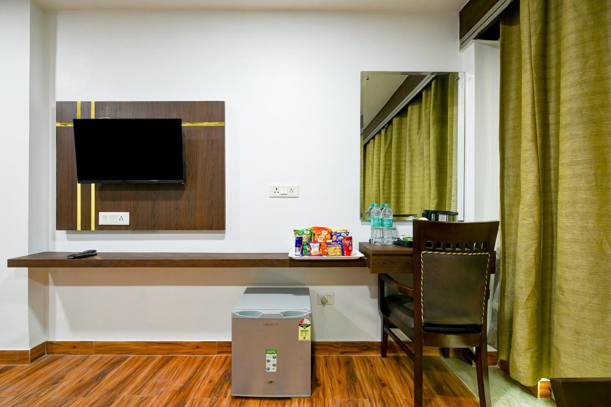 Staybook South Delhi New Delhi Exterior photo