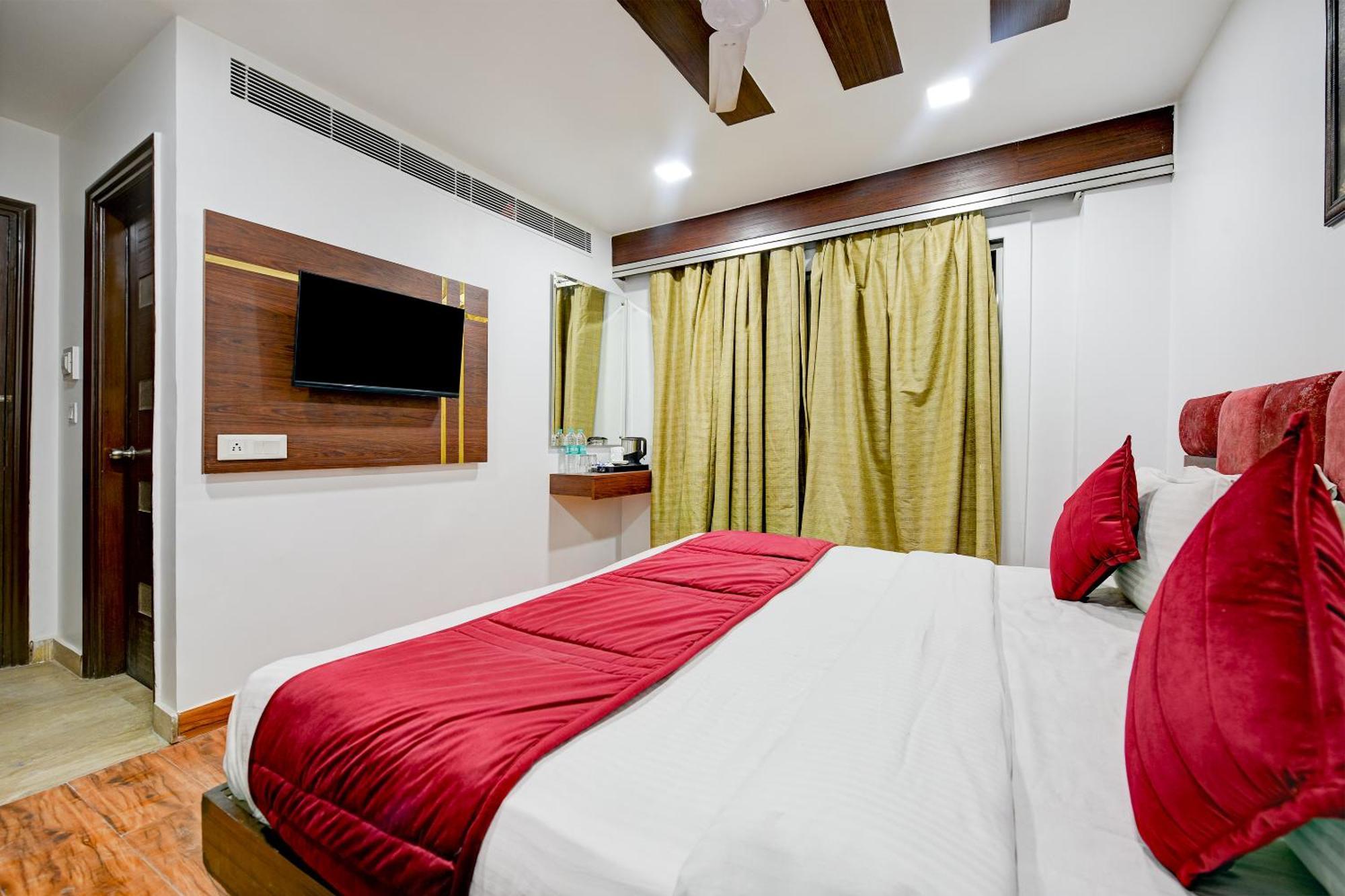 Staybook South Delhi New Delhi Exterior photo